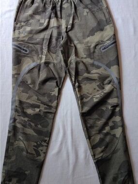 Under Armour Men’s Camo Performance cargo Jogger Pants - camo green